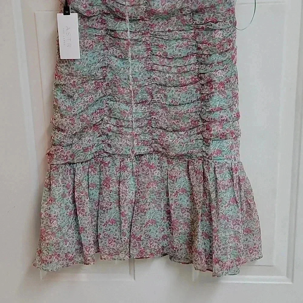 ASTR The Label OFF SHOULDER RUCHED FLORAL MINI DRESS - Picture 5 of 10